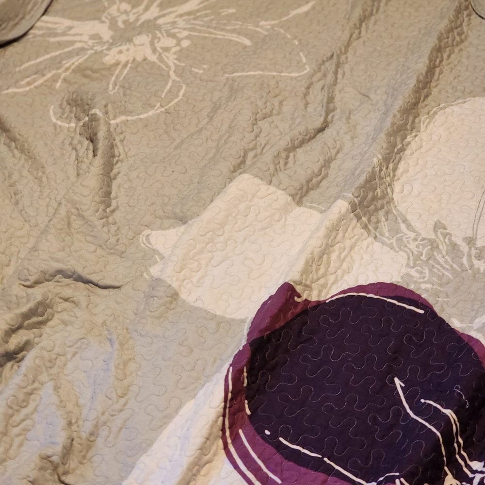 Bedspread - Picture 2 of 5